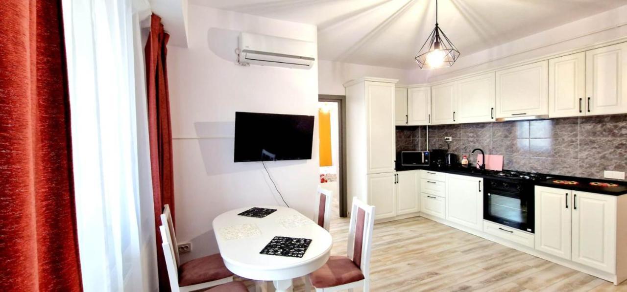 Evelyn Modern Apartment Near Palas Iasi Exterior foto
